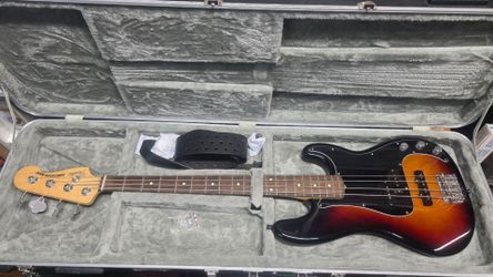 Fender American Performer P Bass in excellent condtion