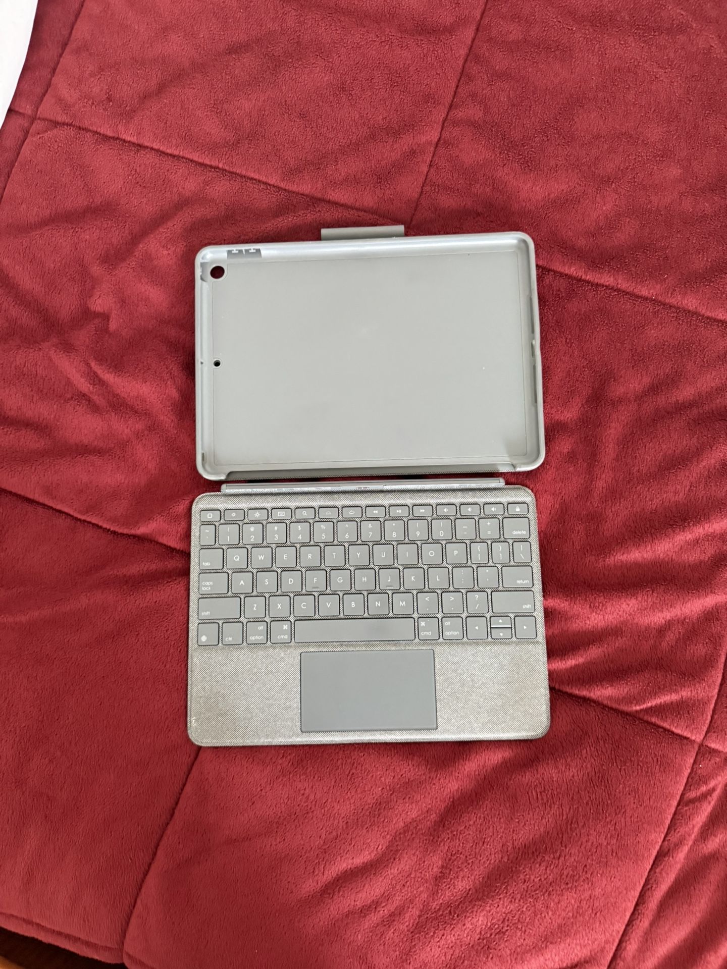 Logitech Combo Touch iPad 7th, 8th, 9th Gen