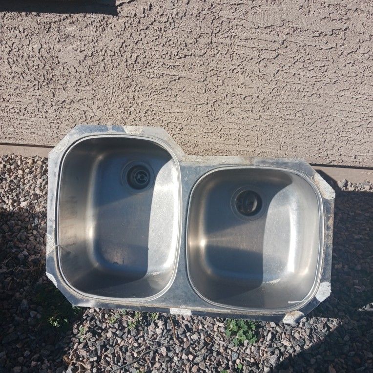 Dual Sided Sink Clean Asking $50 Cash Must Pick Up Broadway And APACHE BUCKEYE AZ CASH ONLY PLS THANKS π