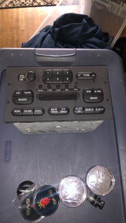 1998 SAAB 900 S radio and pieces