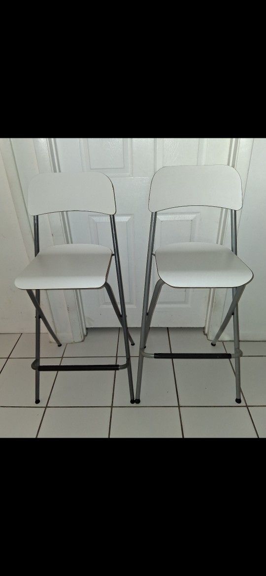 lot of 2 NOT identical but very similar bar stools with cushions $20 FIRM for both!