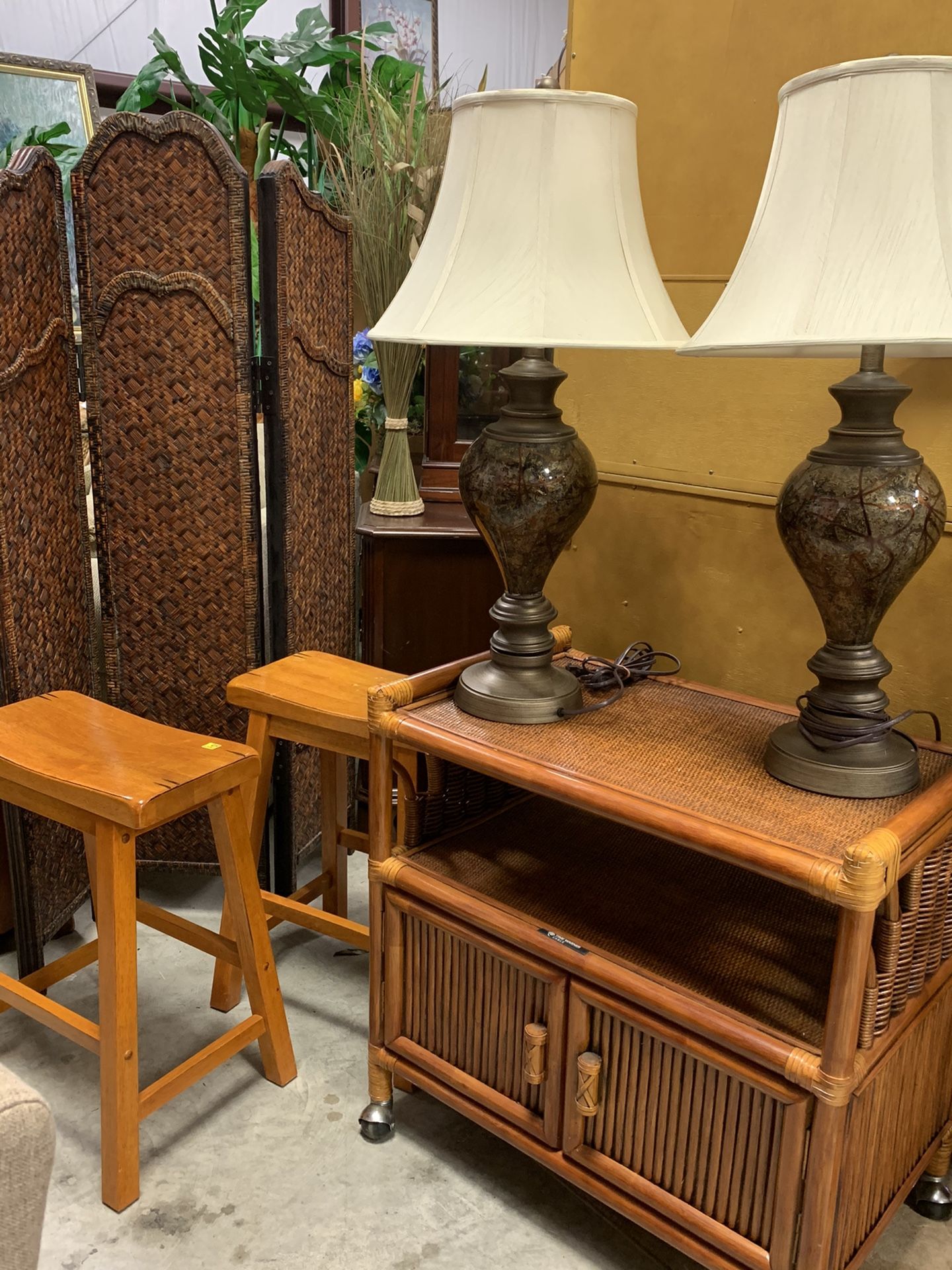 Microwave Cart/ Barstools 
