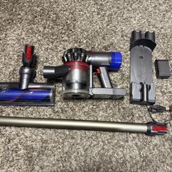 Dyson V8 Cordless Vacuum 