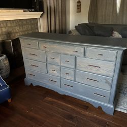 Dresser 
