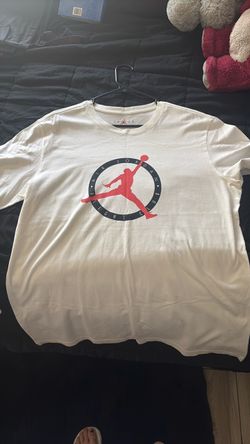 Large Jordan shirt men’s