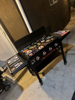 Blackstone Original Plancha Exterior Parrilla Superior Plana de 4 Quemadores de 36" con Tapa Dura, Negra
