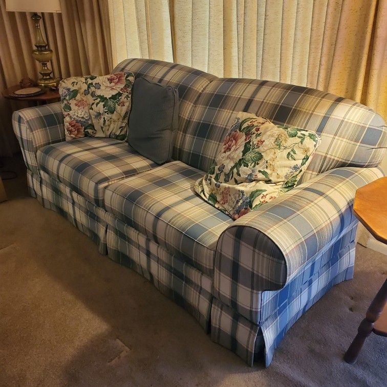 Broy Hill 2 Pillow Plaid Couch And Love