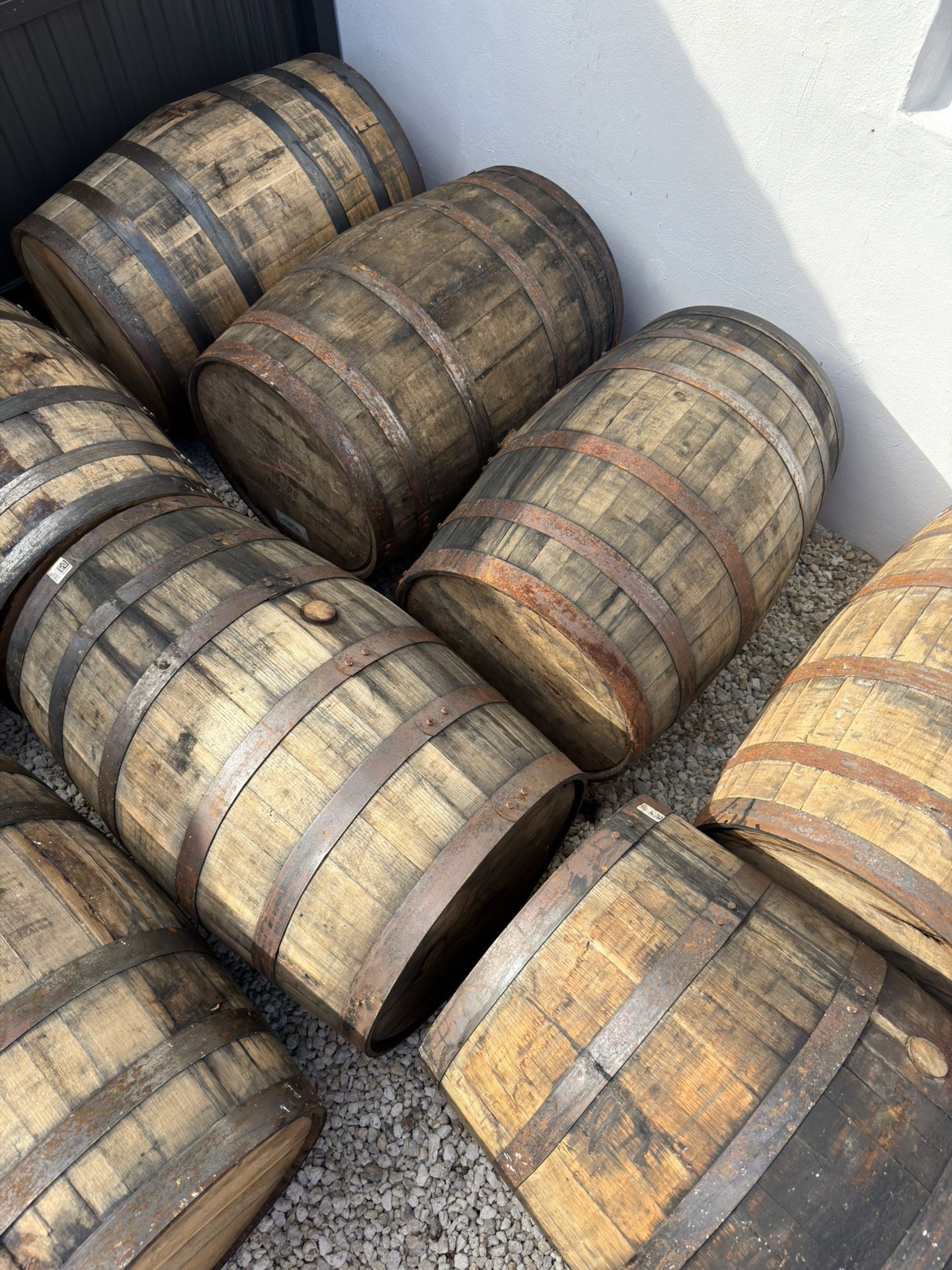 Empty Scotch Bourbon Whiskey Barrels Barriles