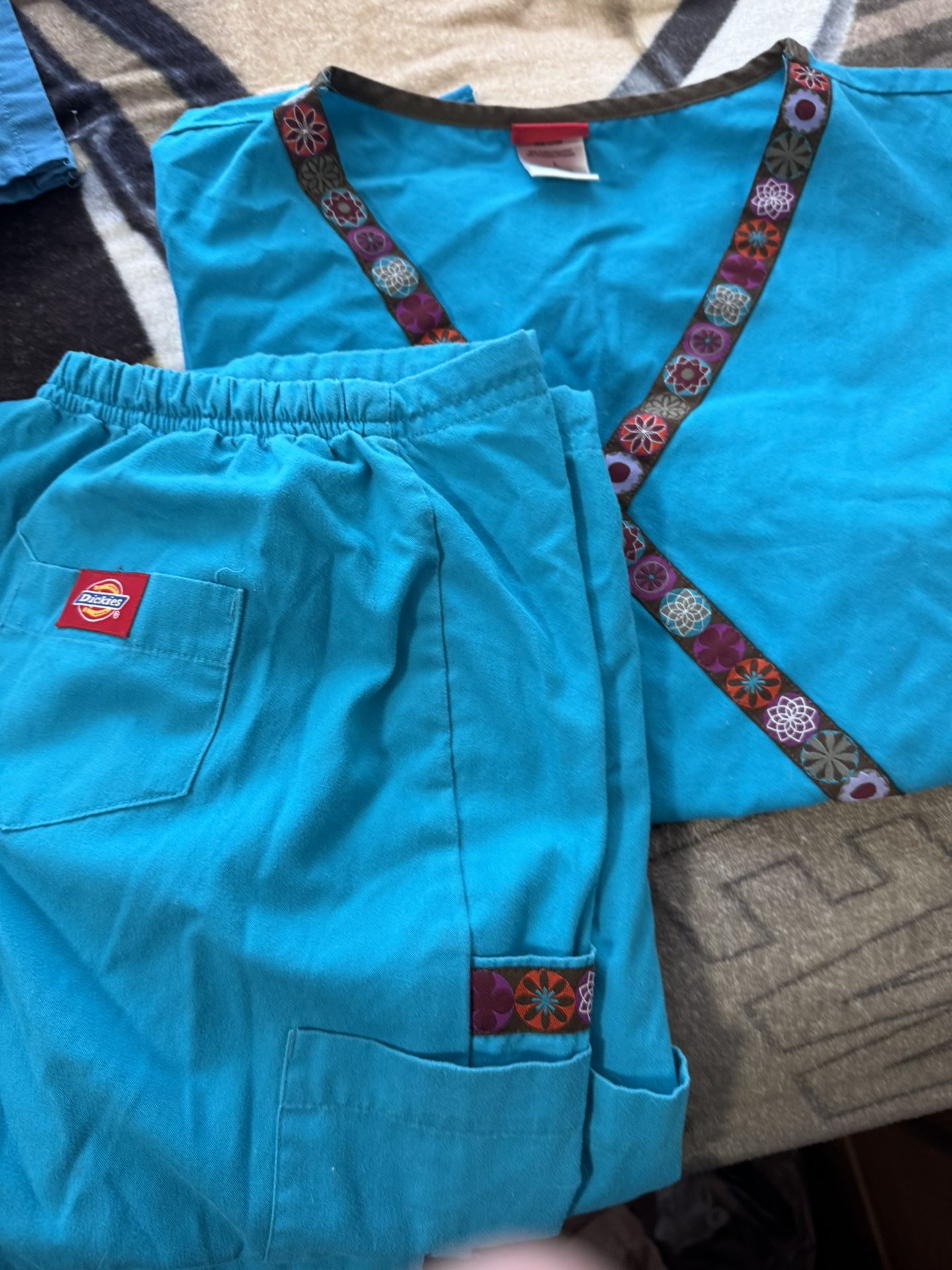 SCRUBS 2 SETS