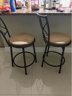 2 Bar stools