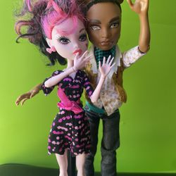 • Monster High Draculaura and Clawd Wolf School's Out Forbitten Love 2011