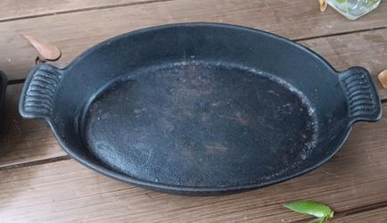 Cast iron baking dish 