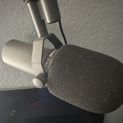 Shure SM7B Cardioid Dynamic Microphone