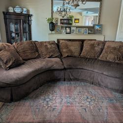FLAIR Curved Sectional Couch – Comfortable & Unique!
