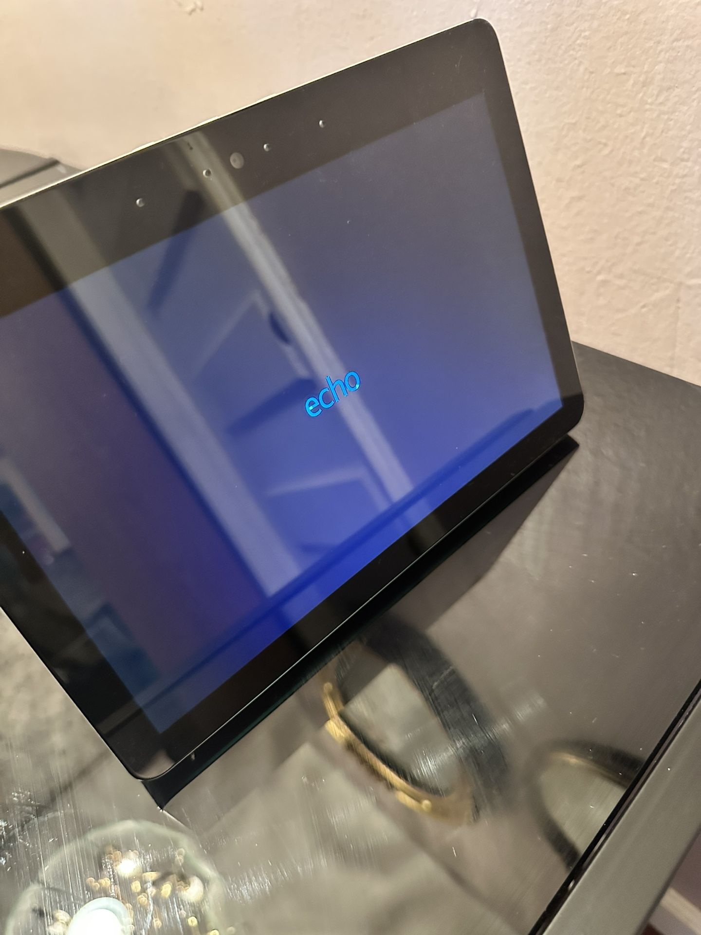 Echo Show (2nd Gen) - Premium sound and a vibrant 10.1" HD screen - Sandstone