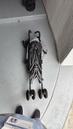 Folded Lightweight Baby Umbrella Stroller