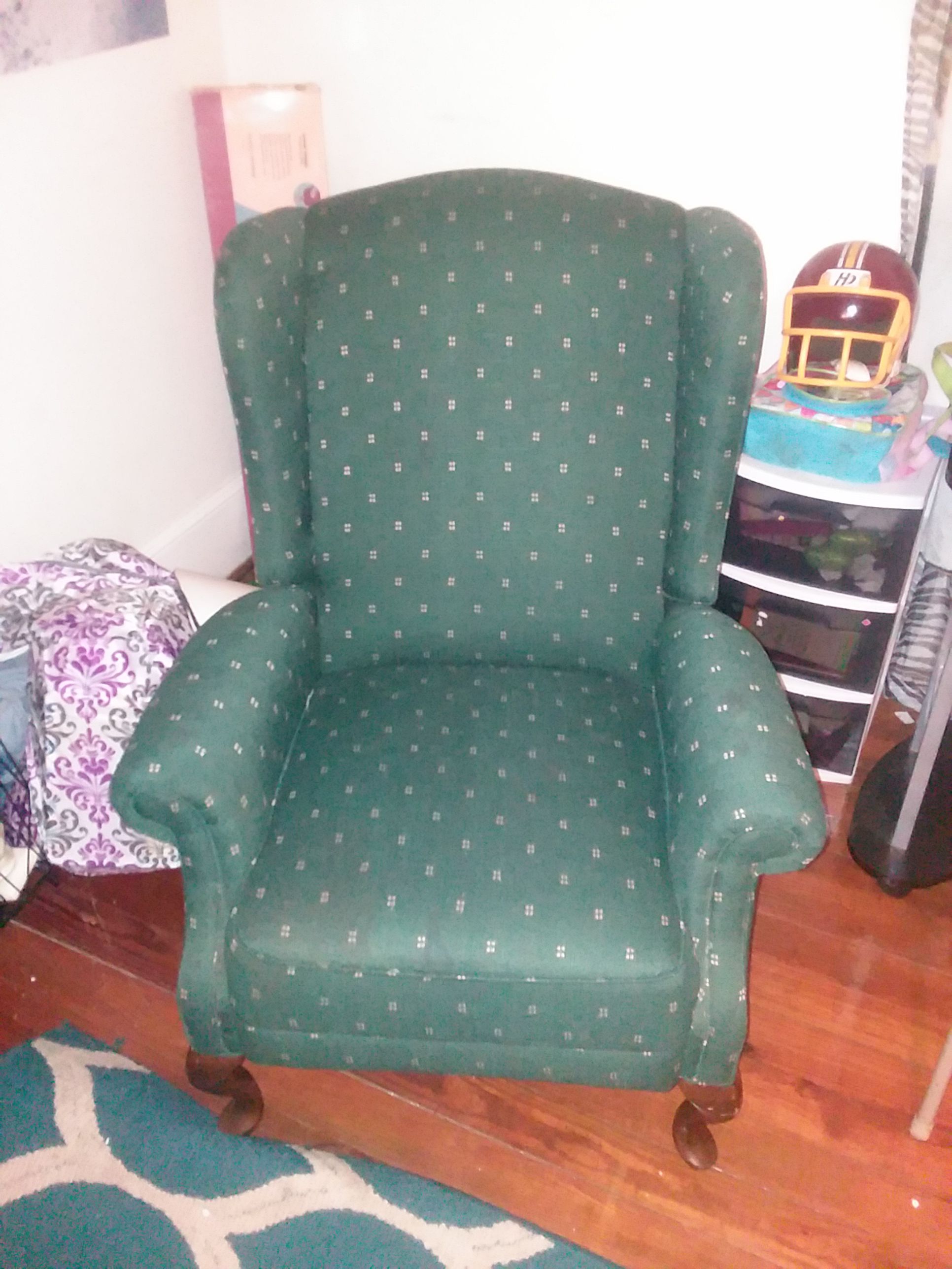 2 green recliner chairs