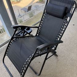 CASH ONLY - Set of 2 Zero Gravity Lounge Chairs - Black (LIKE NEW)