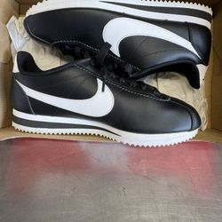 Nike Women’s Cortez Leather Shoe