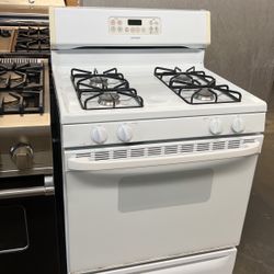 Hot Point 30”wide Gas Range Stove In White