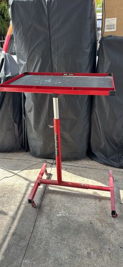 Mechanic table adjustable.