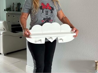 White heart-Shaped Wall Shelf with Hooks