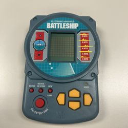 1995 MILTON BRADLEY BATTLE SHIP ELECTRONIC HANDHELD GAME TRAVEL MB POCKET TOY
