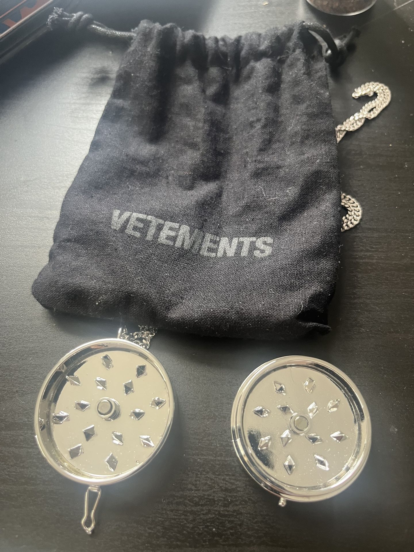 Sliver Vetements Grinder