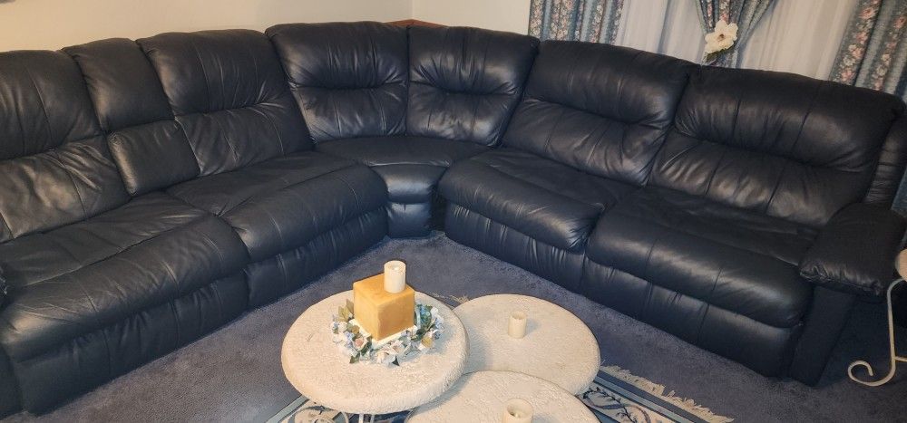 Leather Sectional With Full Size Bed Pull Out