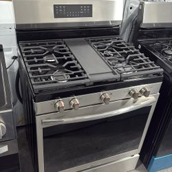 Frigidaire Gas Stove with air fry