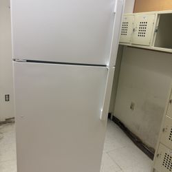 GE Residential Refrigerator. Used For A Month 