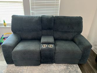 📦 Moving Sale – Recliner Sofa Set