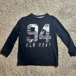 Boy’s Old Navy Tee Size: XS (5)