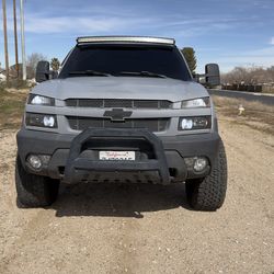 2002 Chevy Avalanche 4WD – 6” Lift, NEW Transmission, 20” Rims 🔥