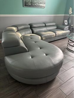 GREY LEATHER CURVED SECTIONAL 😍😍😍