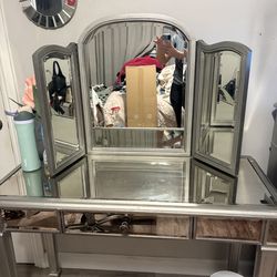 vanity and clothes drawers set