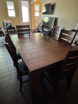 Expandable Dining Table with Leaf & 6 Chairs – Seats 6–8