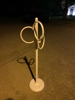 Vintage Hollywood towel holder