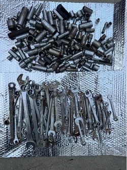 A lot of tools for a mechanic in a wooden box