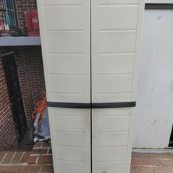Storage cabinet