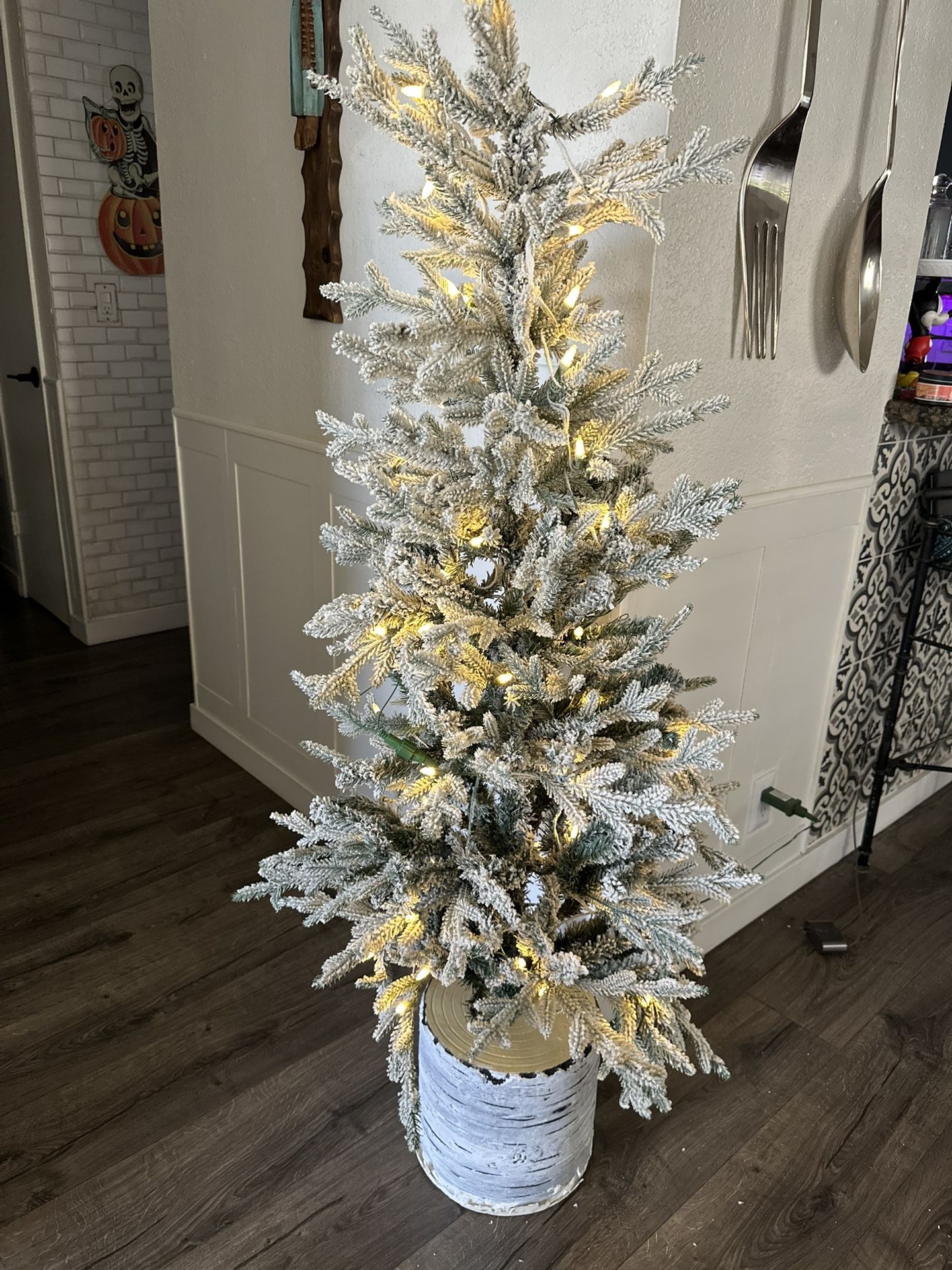 Flocked Xmas Tree 5 Feet