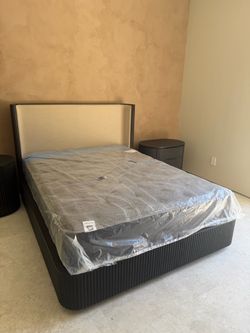 RESTORATION HARDWARE BYRON FABRIC SHELTER BED — QUEEN — BLACK OAK