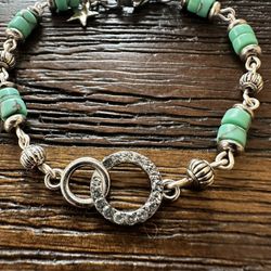 Handmade Green Turquoise Howlite Beaded Bracelet for Women - Fashion Accessory