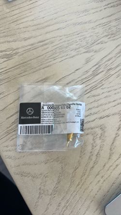 Mercedes-Benz OEM Temperature Sensor A000905 61 02