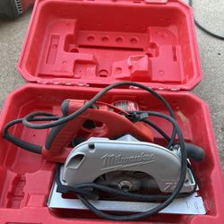 Milwaukee Circular Saw 