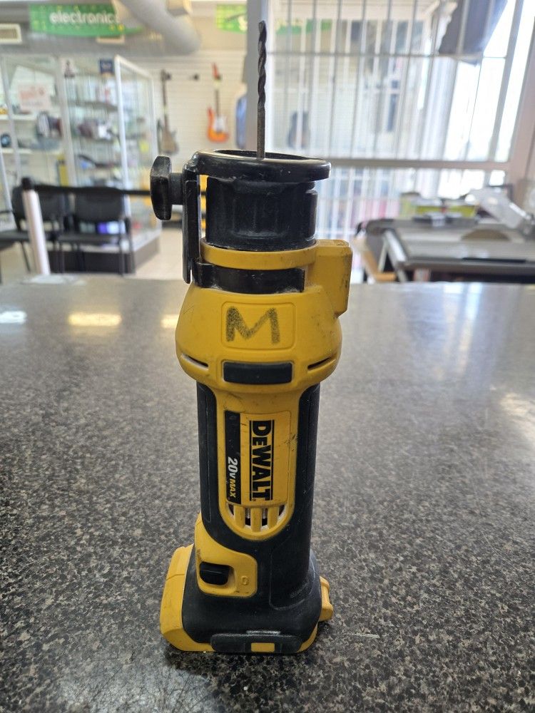 DeWalt Cut Out Tool (DCS551)