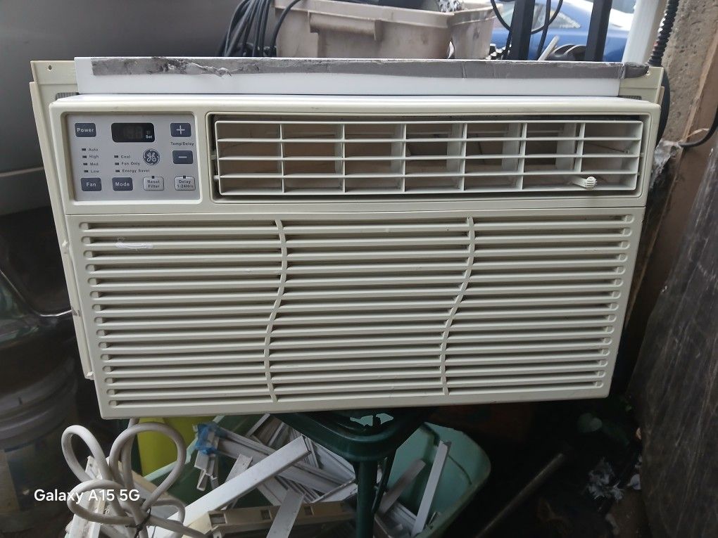 GE 8k BTUS AIR CONDITIONER