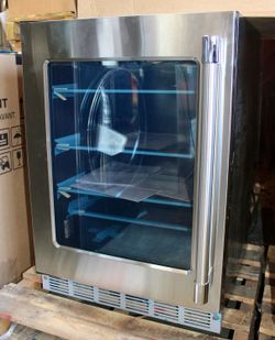 Thermador 24” Built In Glass Door Beverage Center