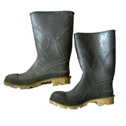 Men's Size 6 Rubber Boots  