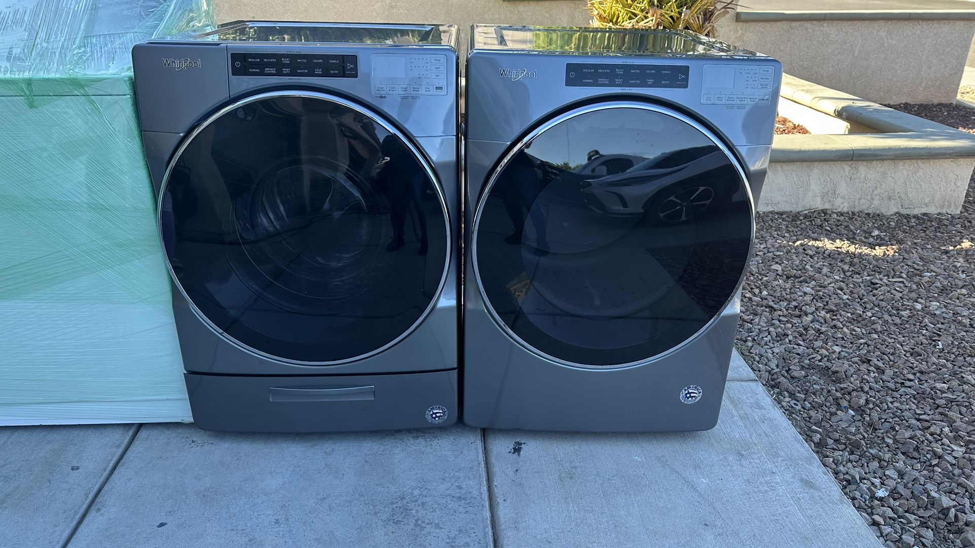 Whirlpool Washer And Gas Dryer Set $680